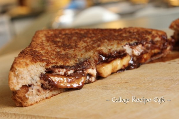Grilled Nutella, Banana and Marshmallow Sandwich Easy college sandwich recipe