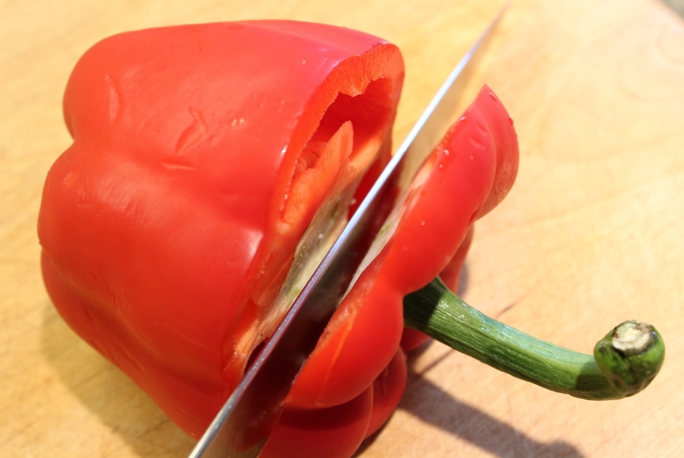 Cooking 101: Remove Seeds from a Bell Pepper without a Mess