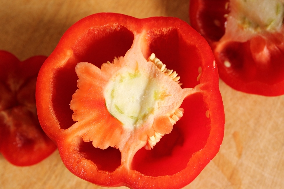 Cooking 101: Remove the Seeds from a Bell Pepper without a Mess