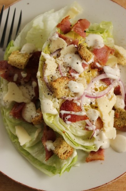 Iceberg Wedge with Bacon Salad: Good mood lunch for final exams! Click to see how to make.