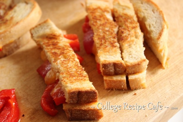 Roasted Red Pepper Grilled Cheese: Easy lunch recipe for students