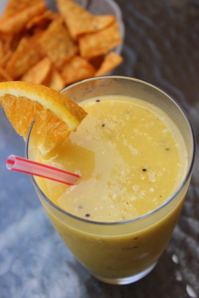 Summertime Fruit Smoothie: Good mood snack for final exams! Click to see how to make.