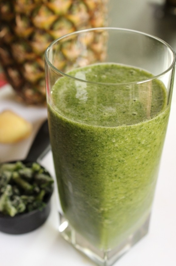 Green Smoothie with pineapple, kale and ginger