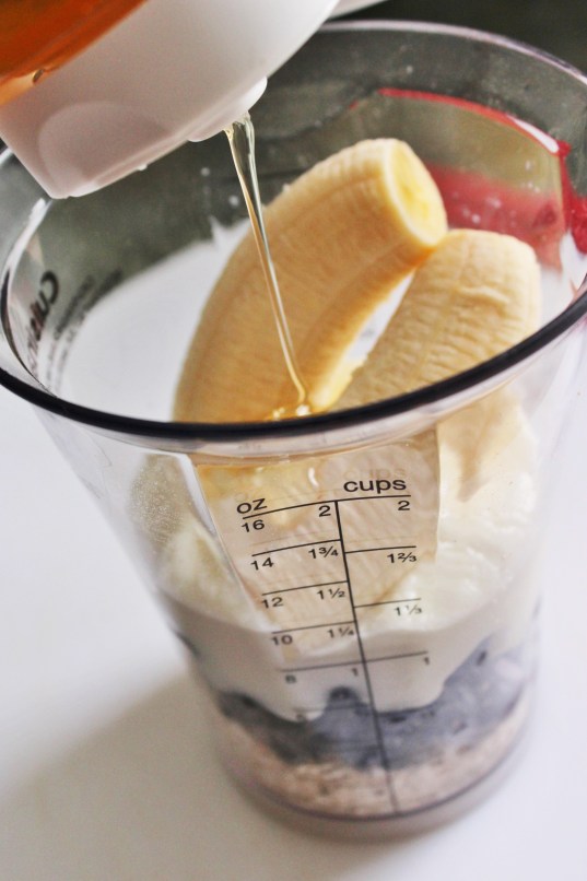 5 Minute Oatmeal Blueberry Smoothie